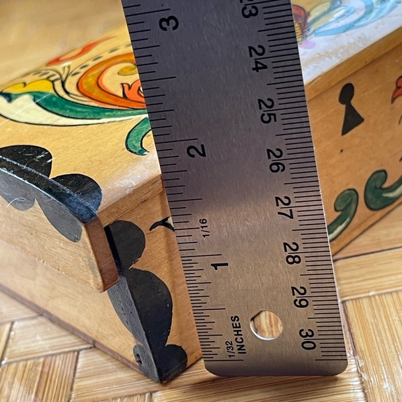 Folk art handpainted wooden box from Norway vintage - Picture 9 of 12